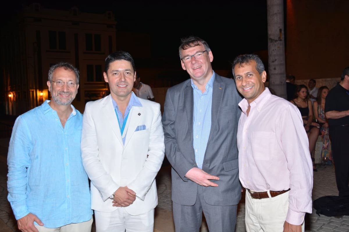 Víctor Nitti, profesor Departamento de Urología de la Universidad de New York; Mauricio Plata, presidente de la Sociedad Colombiana de Urología; Christopher Chapple, presidente de la EAU, Sociedad Europea de Urología; y Sandip Vasavada, director del Centro para la Mujer de Medicina pélvica y Cirugía Reconstructiva, de la Clínica Cleveland.