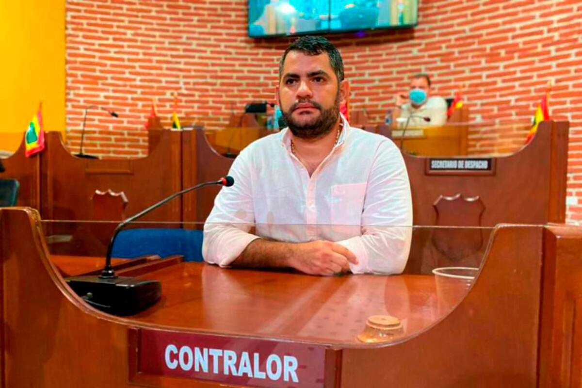 Contralor Rafael Castillo, víctima de atraco en restaurante en Manga