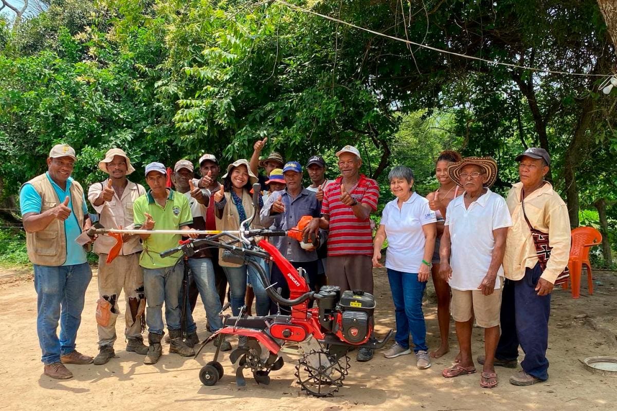 Entregan herramientas de trabajo a campesinos de Cartagena