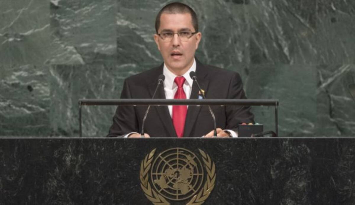 El canciller de Venezuela, Jorge Arreaza, aseguró hoy que su país se defendería en caso de una "intervención" extranjera y advirtió de que "el ejemplo de Vietnam tal vez se quedaría corto". EFE