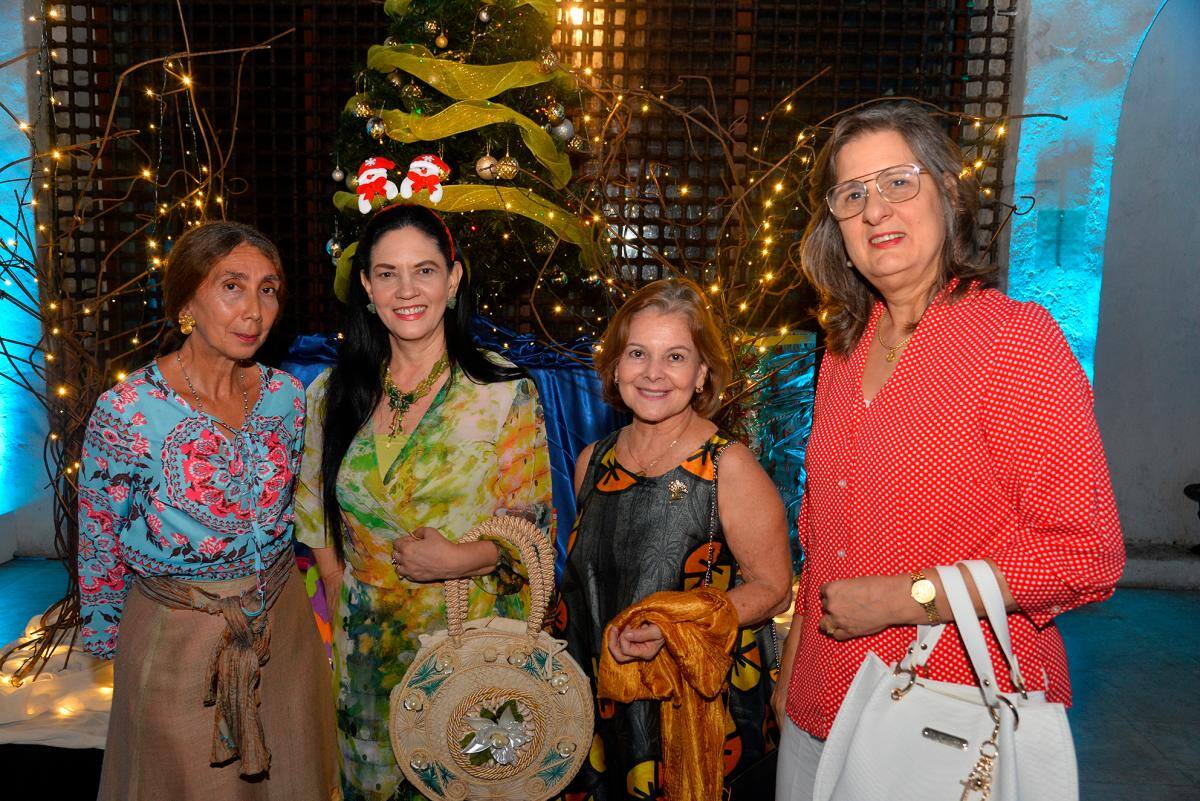 María de Rosario Piñeros, Carmen Navarro, Olga Jiménez y Ana Mari Lequerica.