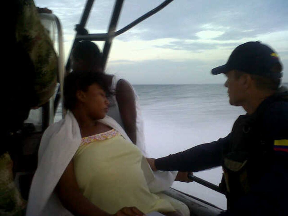 La menor fue trasladada por una unidad de Guardacostas hasta Isla Barú para que fuera atendida en el centro médico de allí. Cortesía, Armada