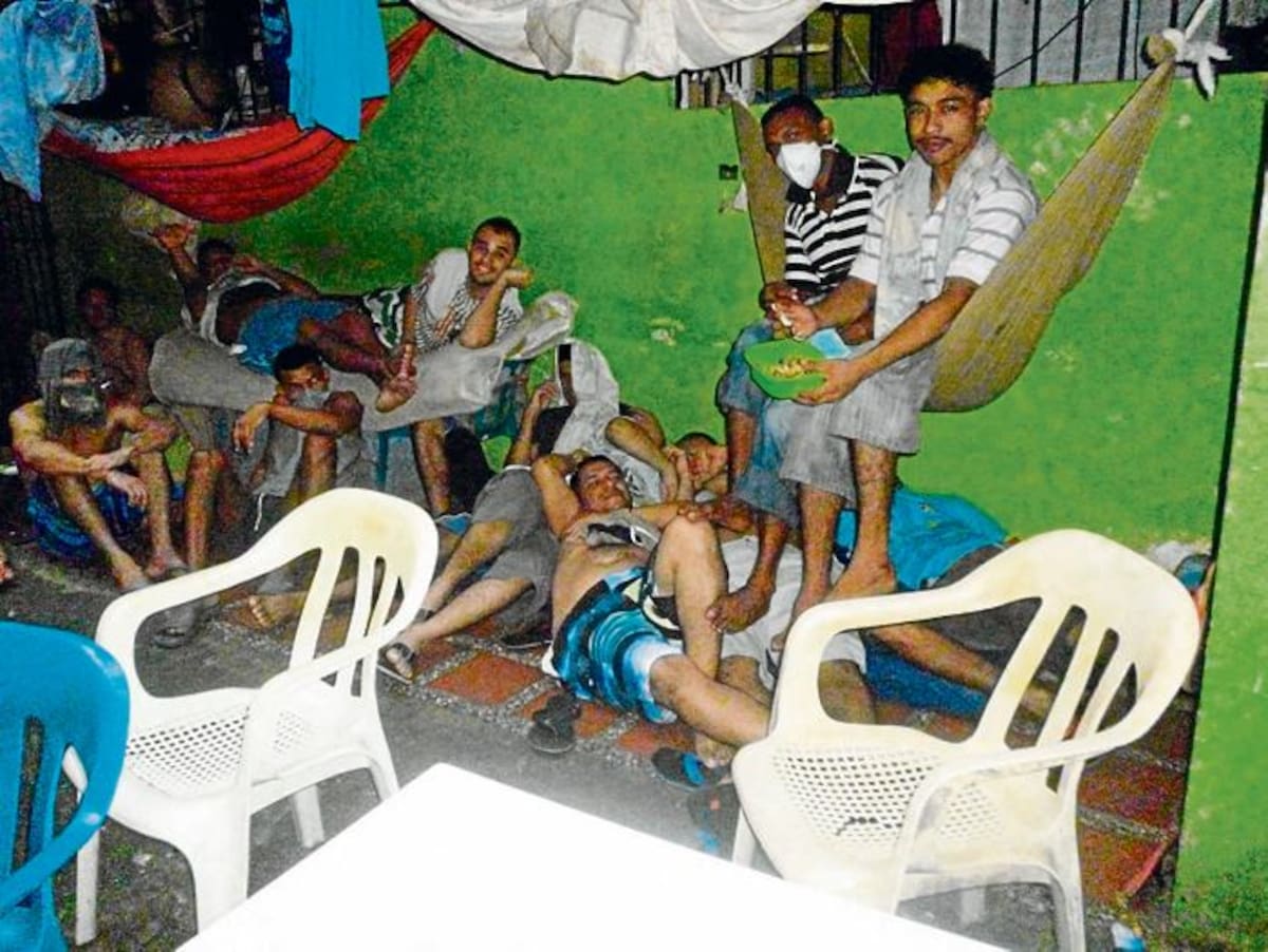 En un patio 110 presos cuentan con solo dos letrinas.