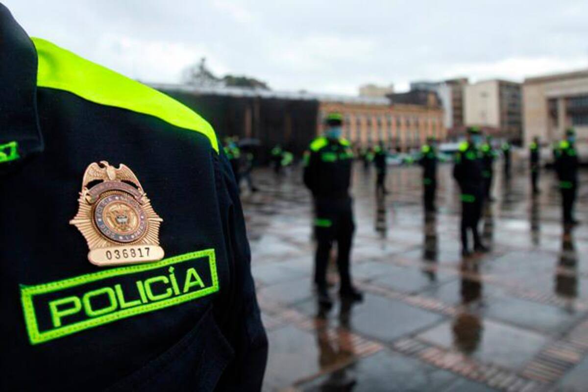 Separan del cargo a policías acusados de violar a compañera en Bogotá