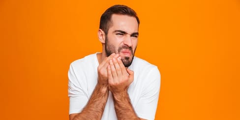 Cuide a su pareja: la caries se transmite besando