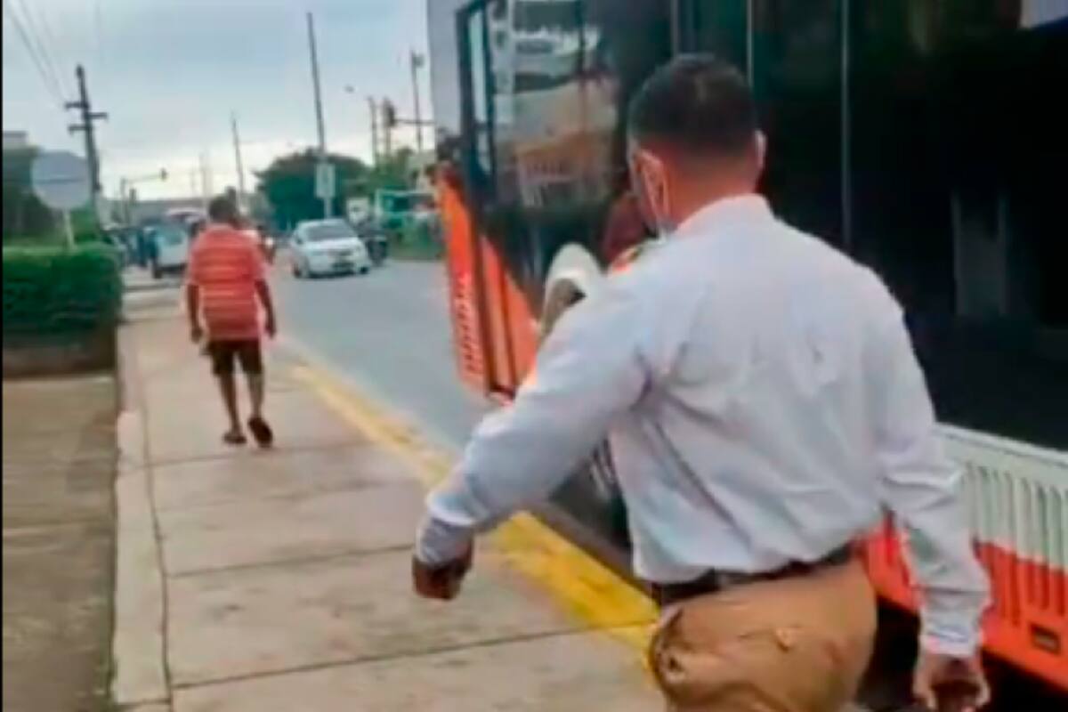 Despiden a conductor de Transcaribe que abandonó su bus