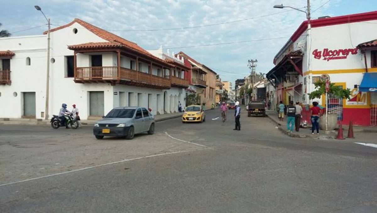 Así como lo anunció el DATT, hoy entraron en funcionamiento los cambios de sentido de la Calle Larga, Avenida de El Pedregal y Calle de la Media Luna. LUIS HERRÁN - EL UNIVERSAL