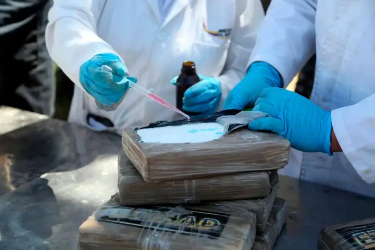 Detienen en Ecuador a dos colombianos con 120 kilos de cocaína en un vehículo