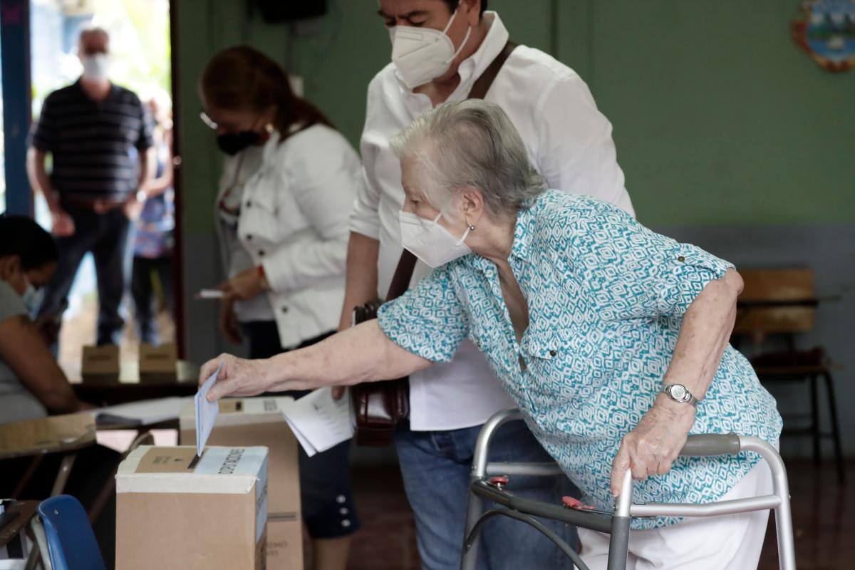 Costa Rica vive jornada electoral con normalidad y gran cantidad de votantes