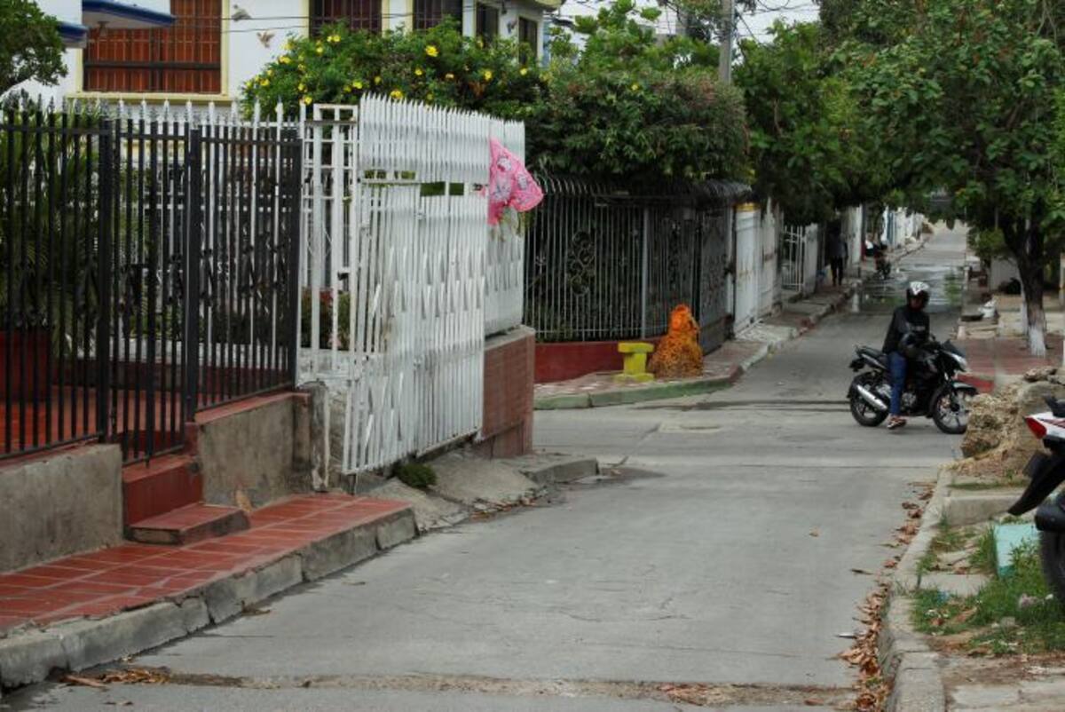 Los delincuentes se pasean en moto para identificar a sus victimas y luego despojarlas de sus celulares u objetos personales. EL UNIVERSAL