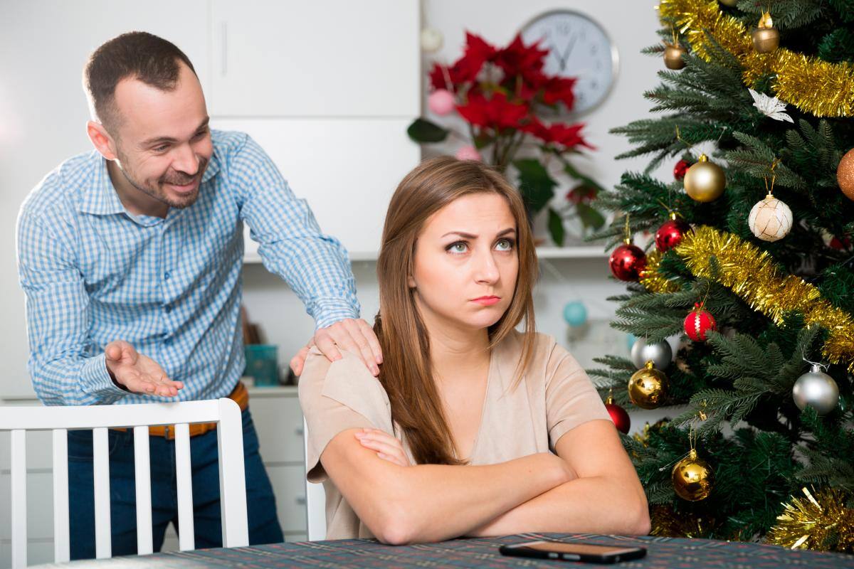¿24 con tu familia y 31 con la mía? Consejos para evitar conflictos de pareja