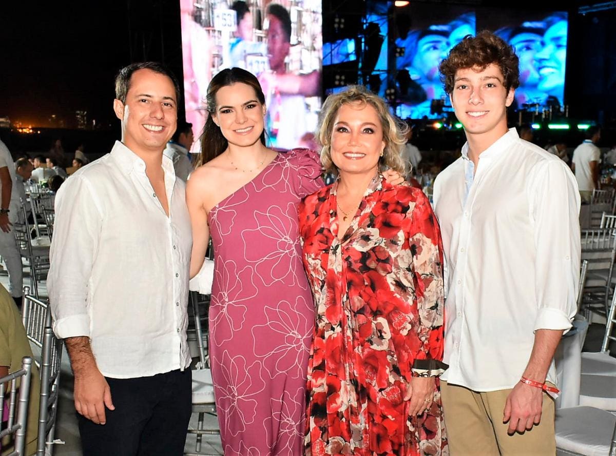 Gabriel Mejía, Diana Otoya, Carolina Araujo y Juan Diego Fernández
