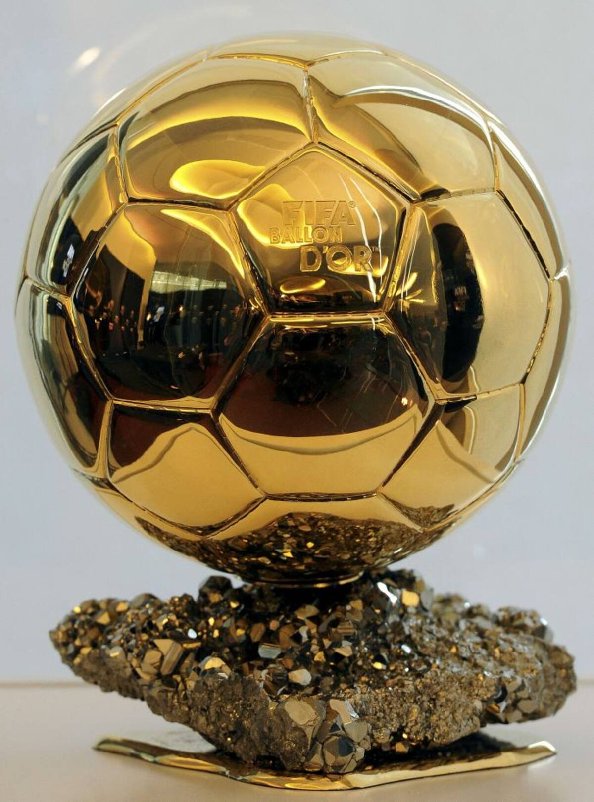 El Balón de Oro, un trofeo cincelado por la 'orfebrería de las reinas'. AFP