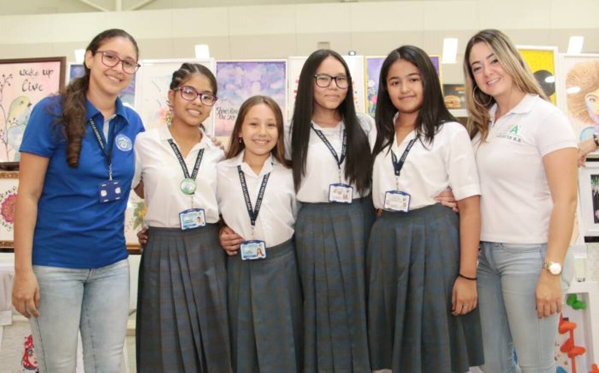 Lady Muñoz, Daniela Hernández, Bianca Oviedo, Stella de Ávila, Mariángel Marimón y Paulina Ciro. Cortesía