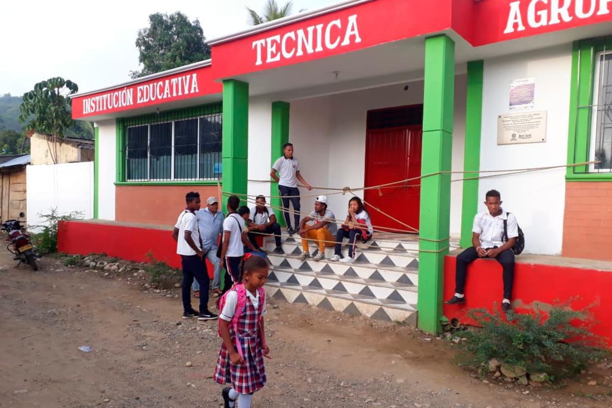 Estudiantes de Macayepo exigen transporte