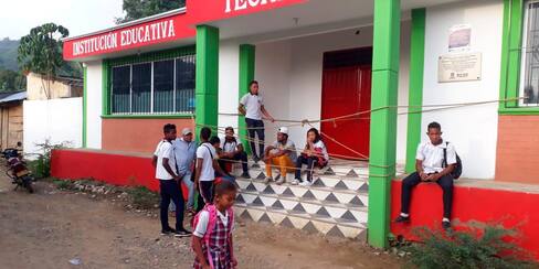 Estudiantes de Macayepo exigen transporte