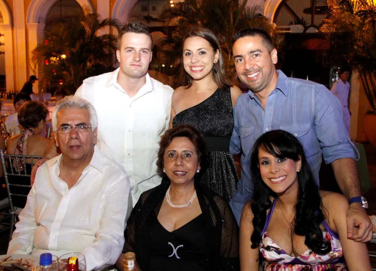 De pie: Joseph Brintnell, Natalia Perdomo y José Pereira; sentados: Ariel Perdomo, Adela de Perdomo y Laura Perdomo. fotos LUIS APARICIO/ EL UNIVERSAL/