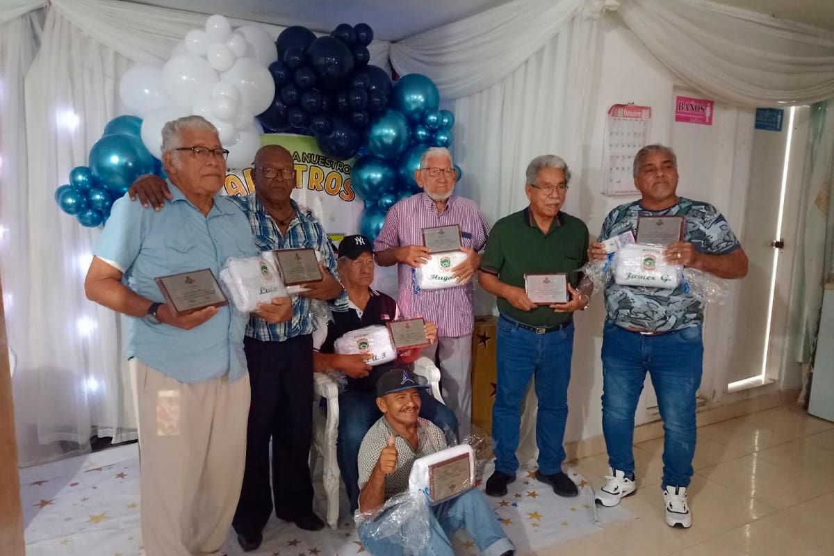 Merecido homenaje a árbitros y anotadores de béisbol