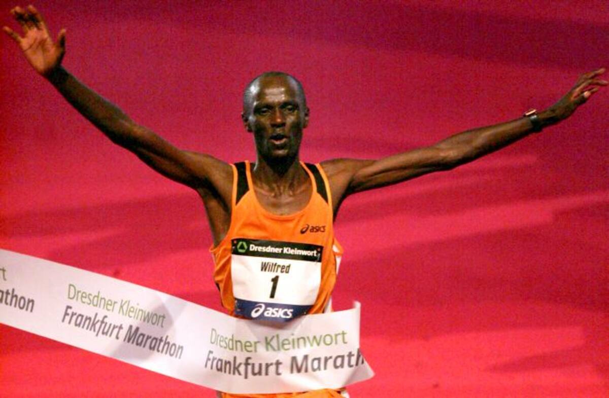 El atleta keniano Wilfred Kigen es fotografiado durante una de sus carreras. ARCHIVO EFE