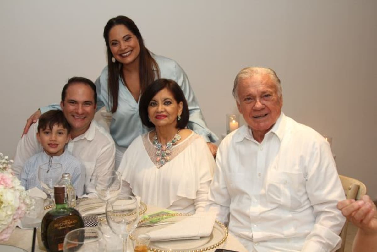 Ciro Cabal, Ciro Cabal Junior, Lilian De La Peña, Cecilia de De La Peña y Ricardo De La Peña. KAILLINE GIRALDO