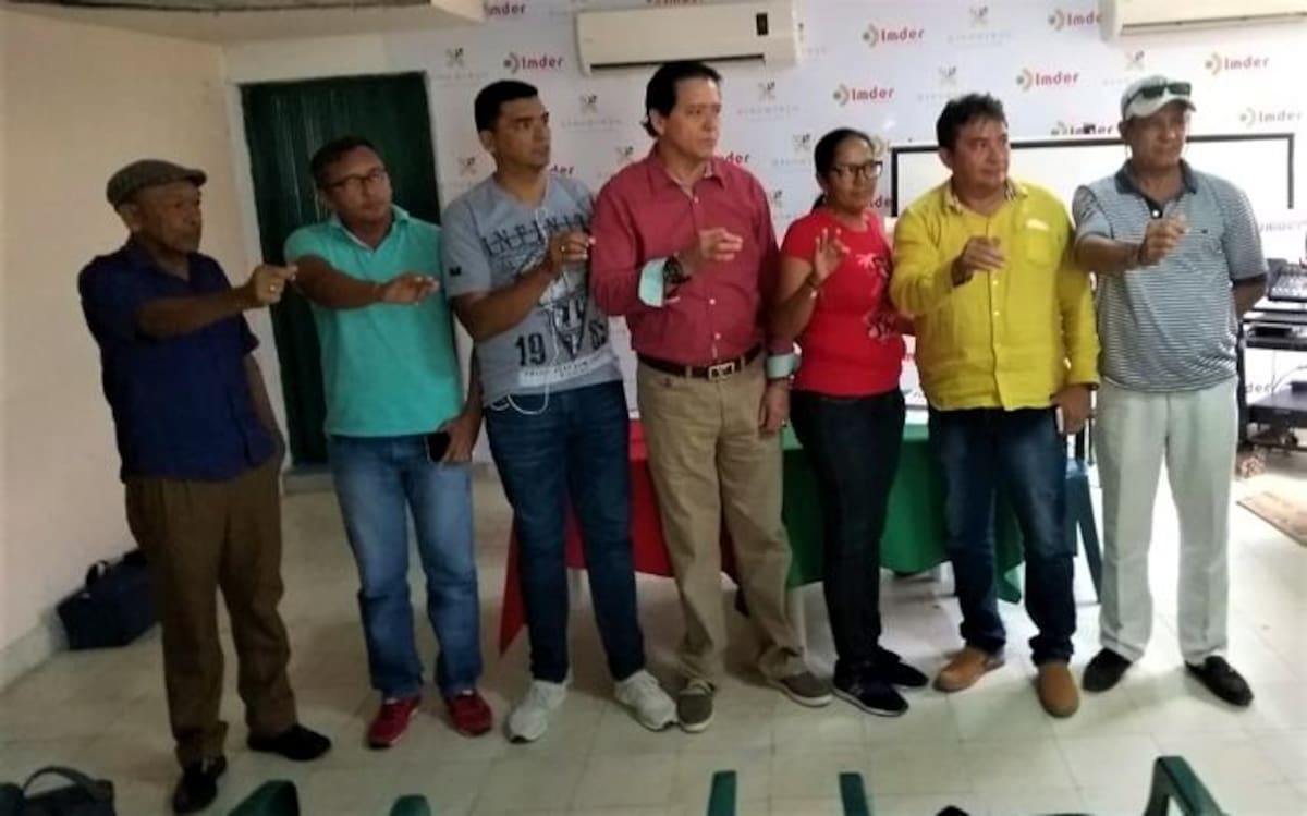 Francisco Barrios, Félix Hernández Edith Guerra, Eduardo Salcedo, Danny Arroyo, Edgar Pacheco, y Felipe Bertel, nueva junta directiva Acord-Sucre. Cortesía.