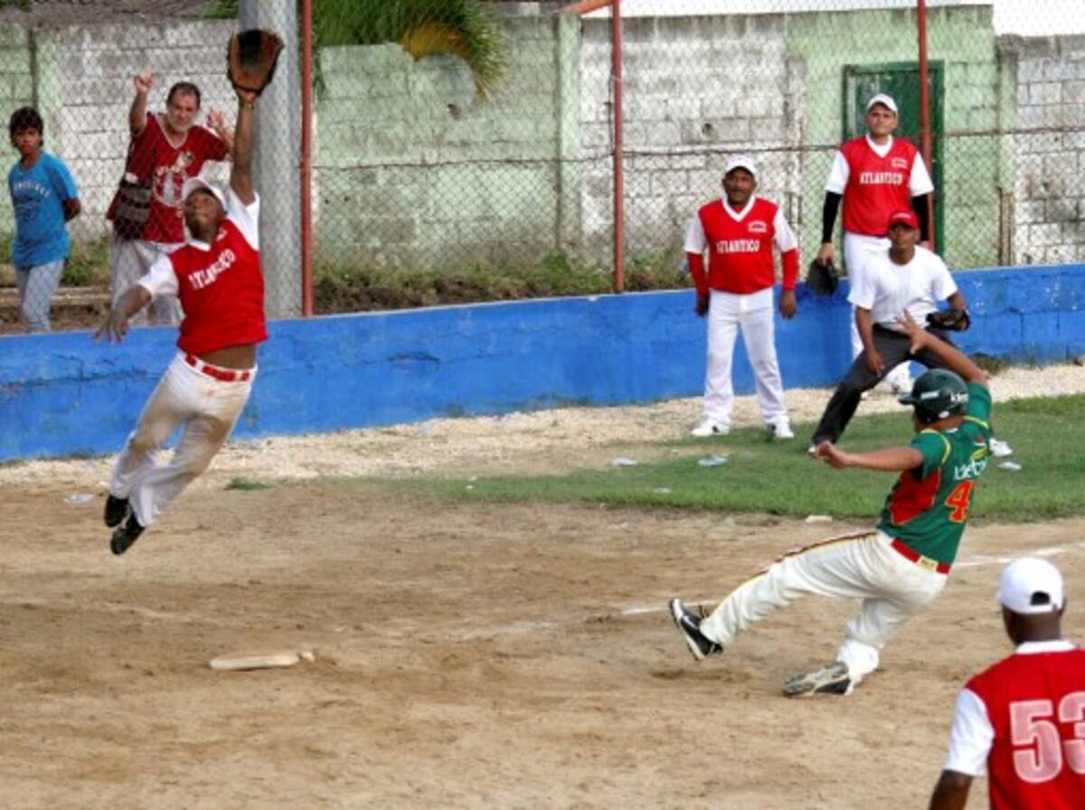 La novena Bolívar derrotó al representativo Atlántico, 11 carrera por 3.