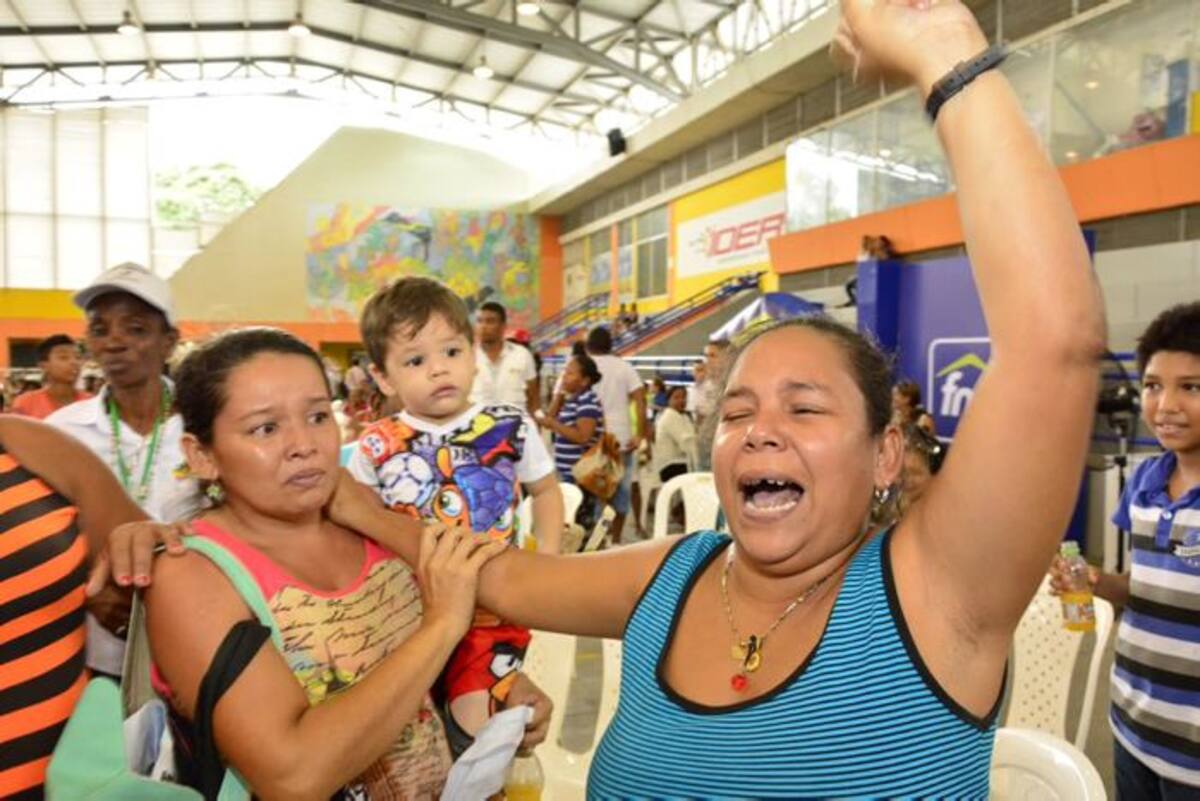 Para varios de los favorecidos en el sorteo de viviendas, la alegría fue desbordante.