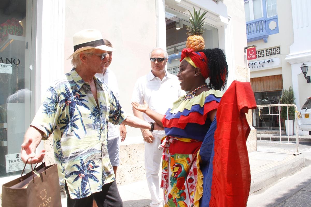 Astrid Carolina Herrera es el nombre de la palenquera que interactuó y se tomó una foto con el actor.//Foto: Luis E. Herrán.
