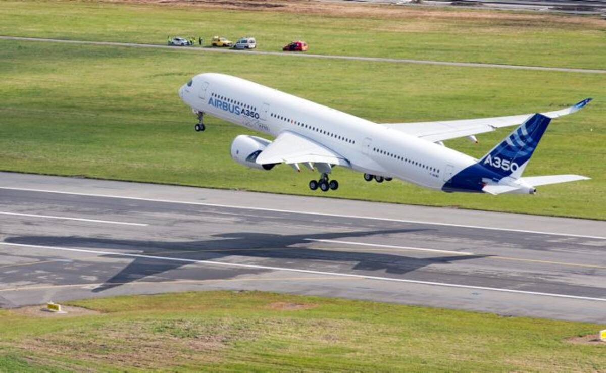 El Airbus A350 despega en su primer vuelo en el aeropuerto de Blagnac, cerca de Toulouse, al suroeste de Francia AP Sylvain Ramadier