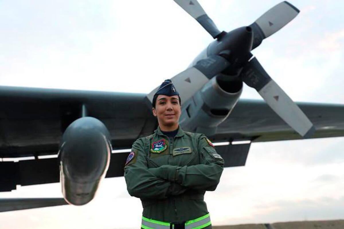 Por primera vez, una mujer vuela al mando del Hércules C-130 de la Fuerza Aérea