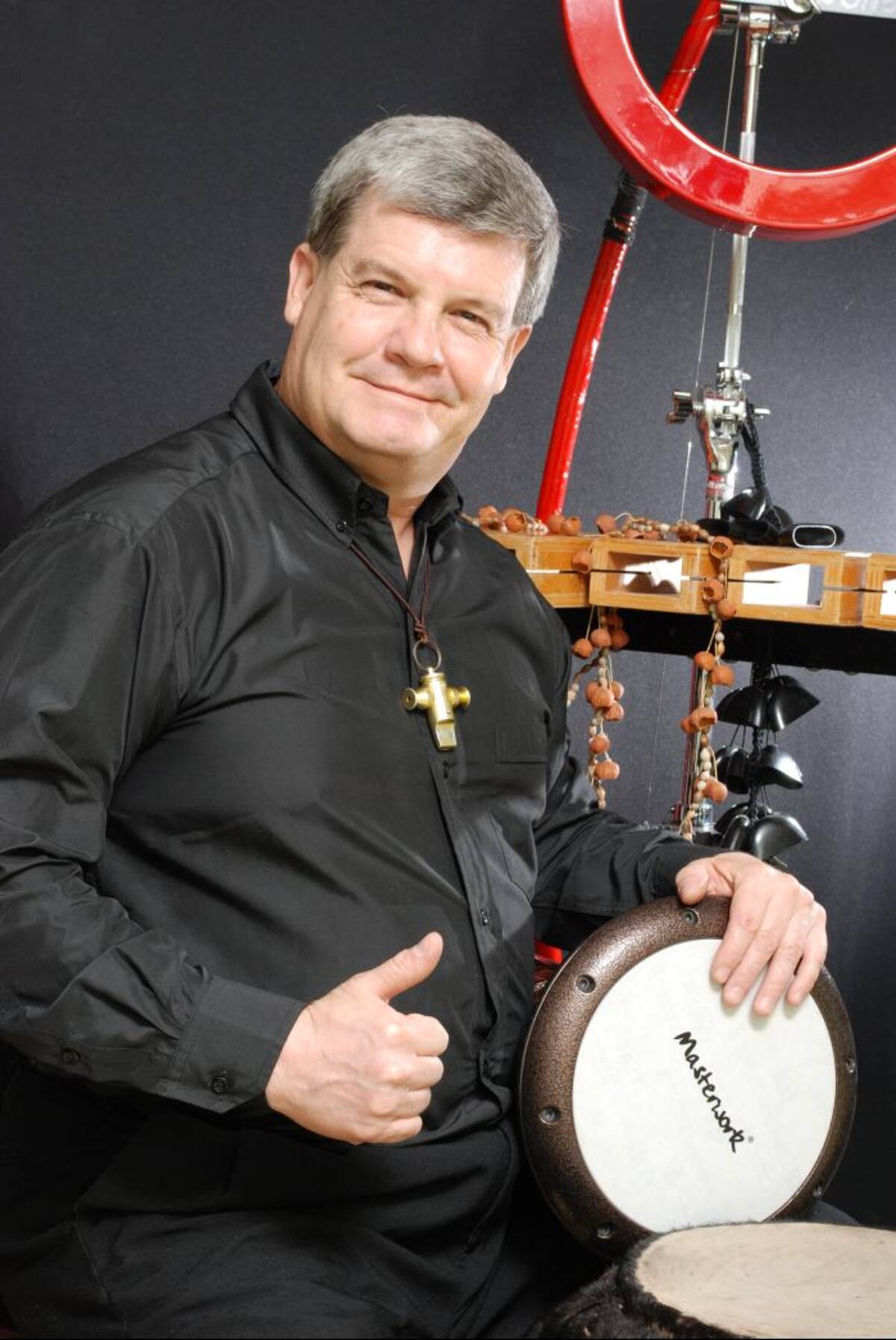 Con su show “solo y en vivo” único en su estilo, interpreta 386 instrumentos de percusión, en un camino por toda la música del mundo. CORTESÍA