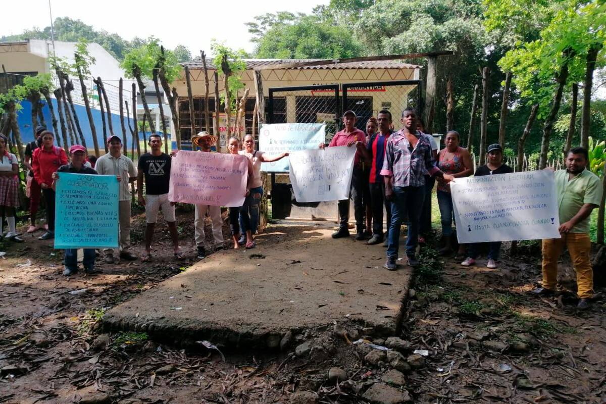 Padres de familia cierran colegio en la Alta Montaña, El Carmen de Bolívar