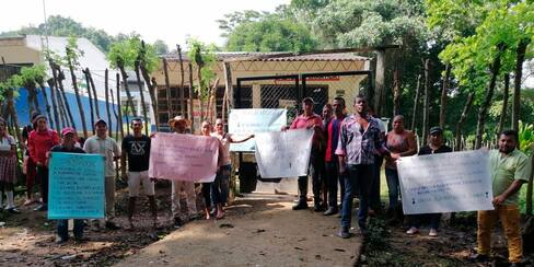Padres de familia cierran colegio en la Alta Montaña, El Carmen de Bolívar