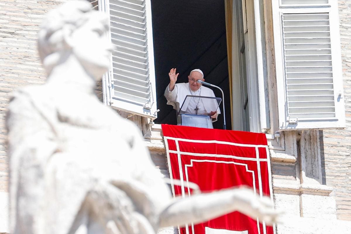 El papa denuncia que 2.000 personas han muerto este año en el Mediterráneo
