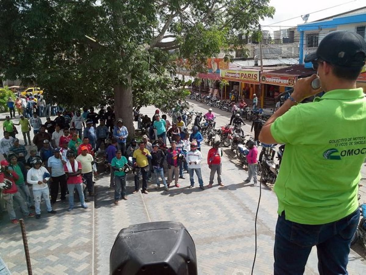Plantón de mototaxistas realizado en la Plaza Cultural Majagual. cortesía