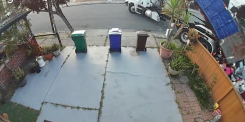 Video: se negó a pagar y le arrojaron basura en su casa en Estados Unidos