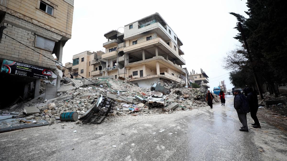 La cifra de bajas en los terremotos se acerca a las 2000 a esta hora. //EFE