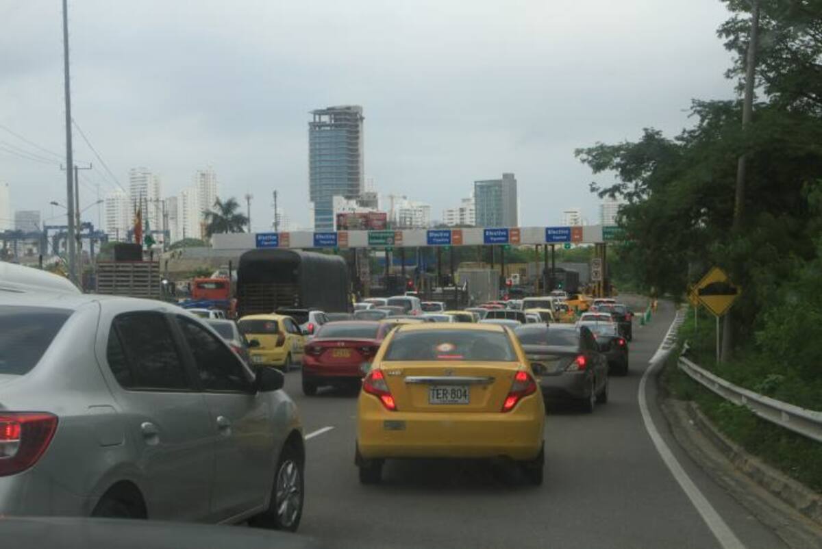 La congestión vehicular en el peaje de Manga es constante según la mayoría de conductores. Julio Castaño- El Universal.