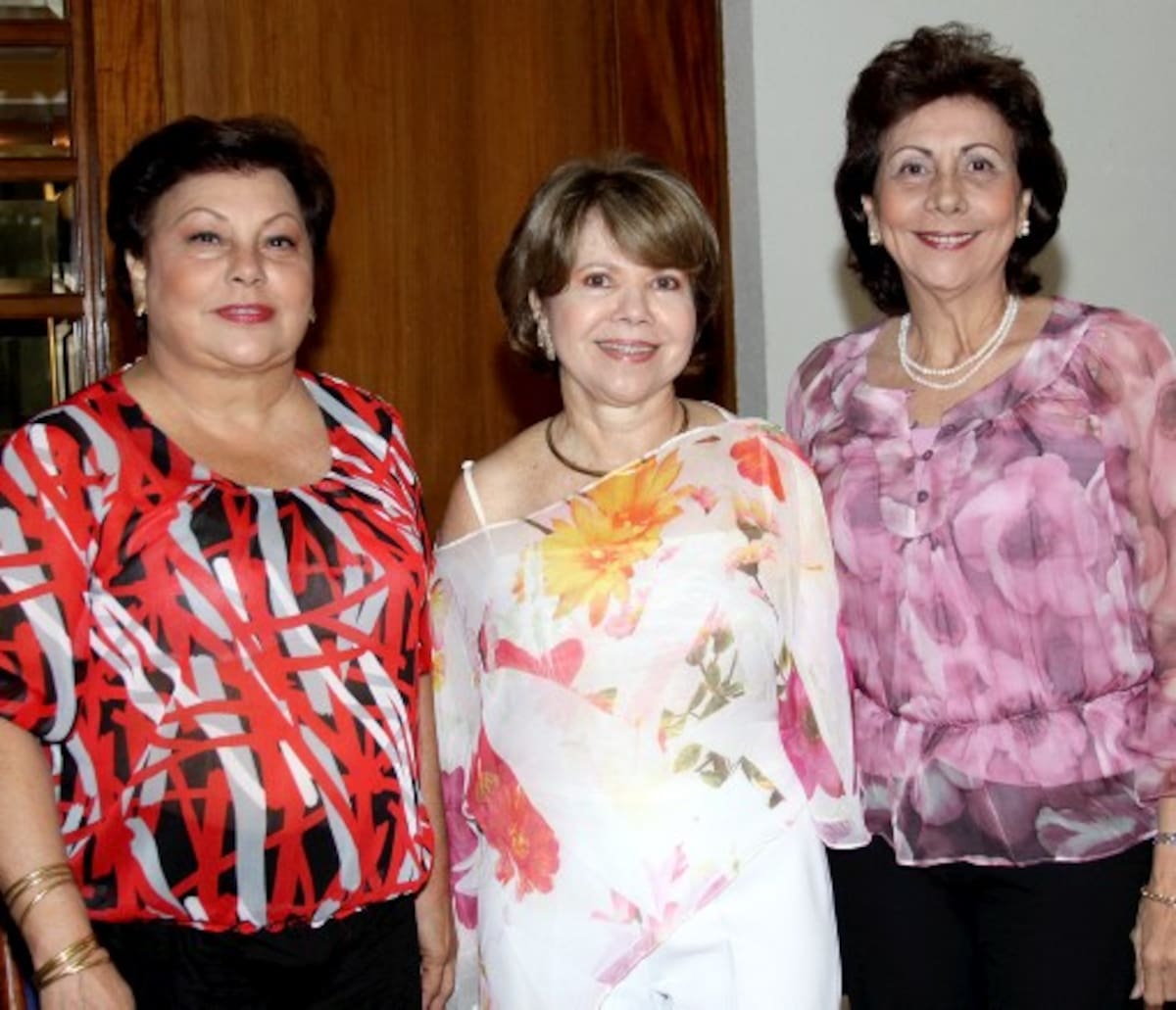 Saray de Camacho, María Teresa de Bozzi y Estela Visbal de Vergara.