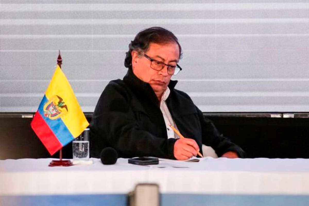 Lluvia de críticas contra el presidente Petro por caída en Cartagena