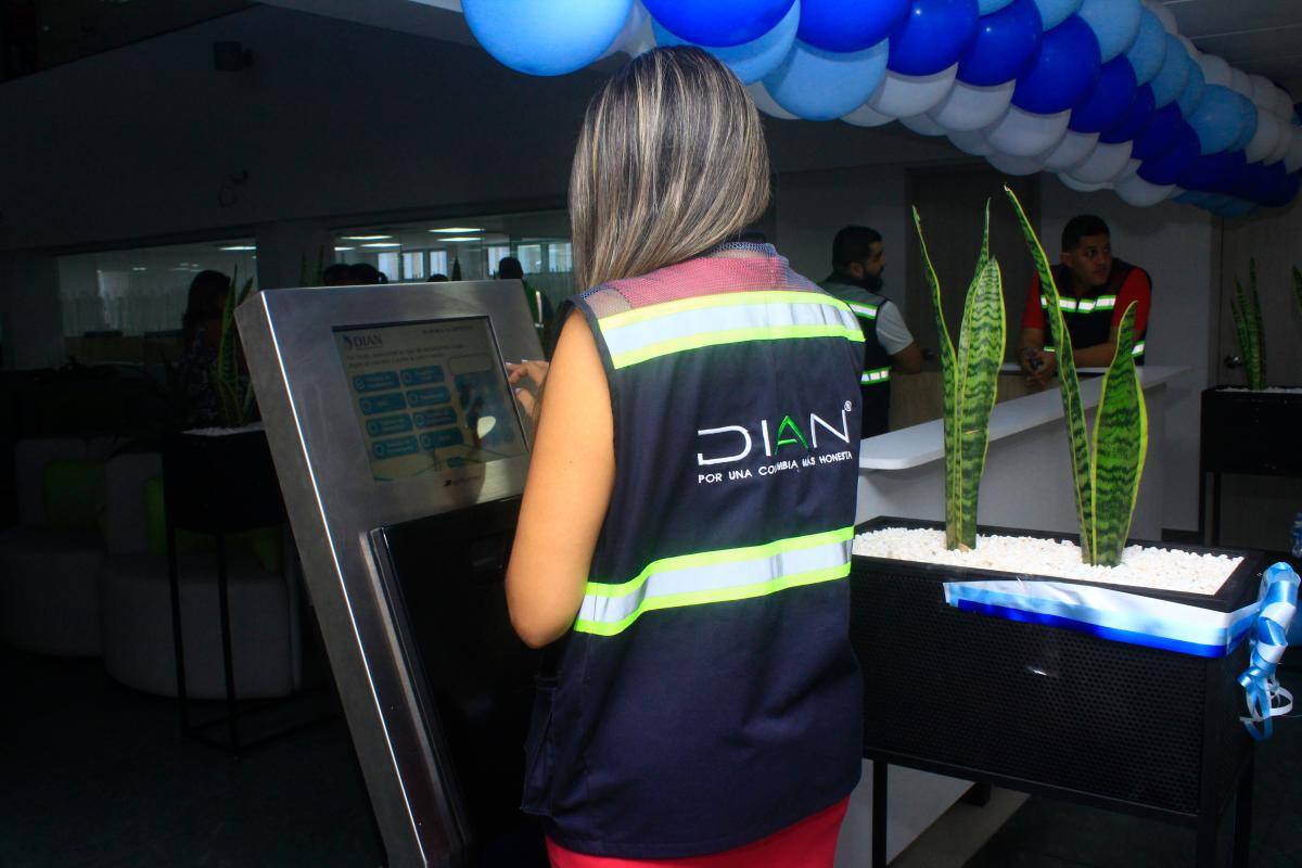 La Dian se acerca a los contribuyentes de Cartagena: Feria de Servicios