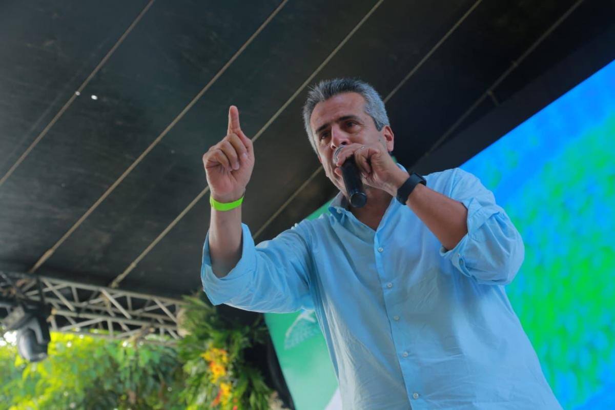“Los grandes mineros deben aportar para la inversión social”: Velasco