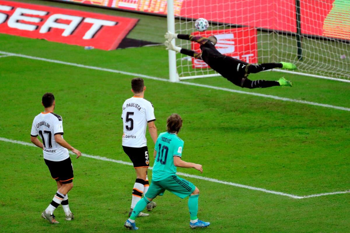 El Real Madrid anula al Valencia y accede a la final de la Supercopa