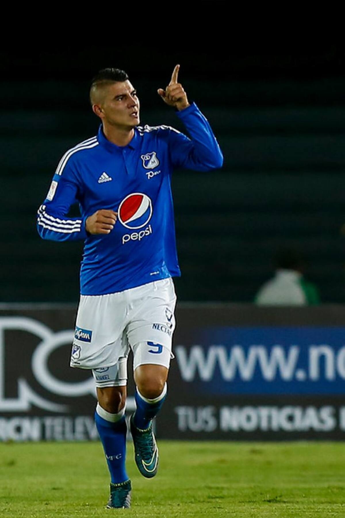 El futbolista fue cedido a préstamo, con opción de compra, por Junior de Barranquilla, su reciente club, y el Atlético Nacional, quienes tienen un porcentaje sobre sus derechos federativos, 70% y 30%, respectivamente. Colprensa.