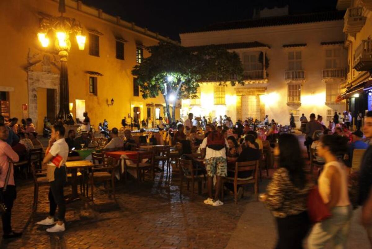 Así se vive el ambiente por estos días en la Plaza Santo Domingo, en el Centro Histórico de Cartagena. Aroldo Mestre/ El Universal.