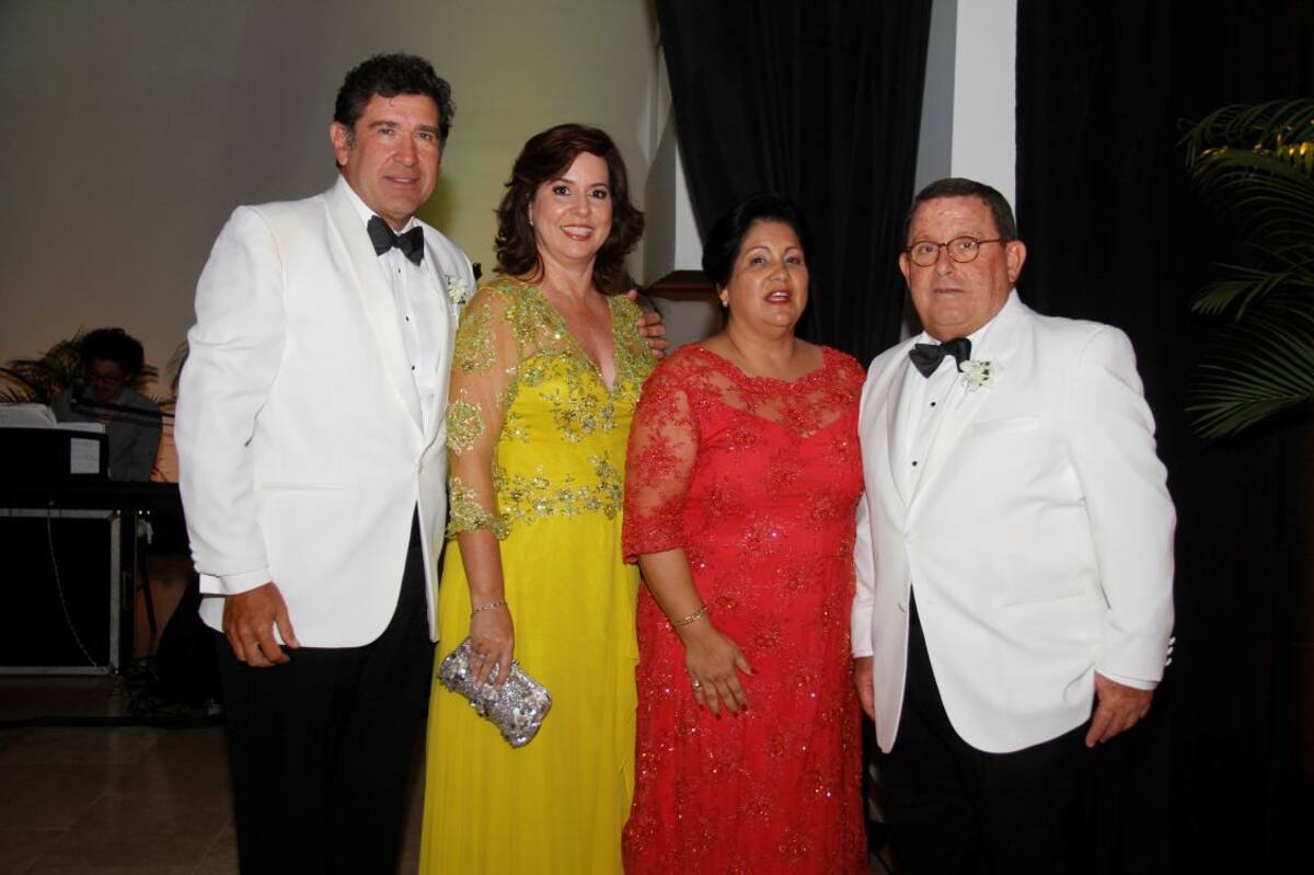 Mario Villadiego, Vilma Gómez de Villadiego, María José Bustillo y Alfonso Piñeres.