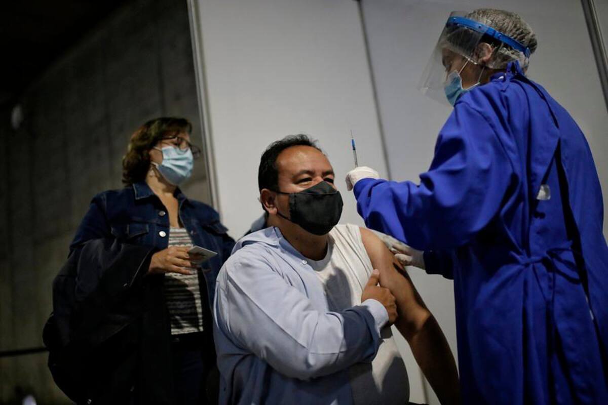 En Colombia 2.054 personas ya recibieron tercera dosis de la vacuna del COVID-19