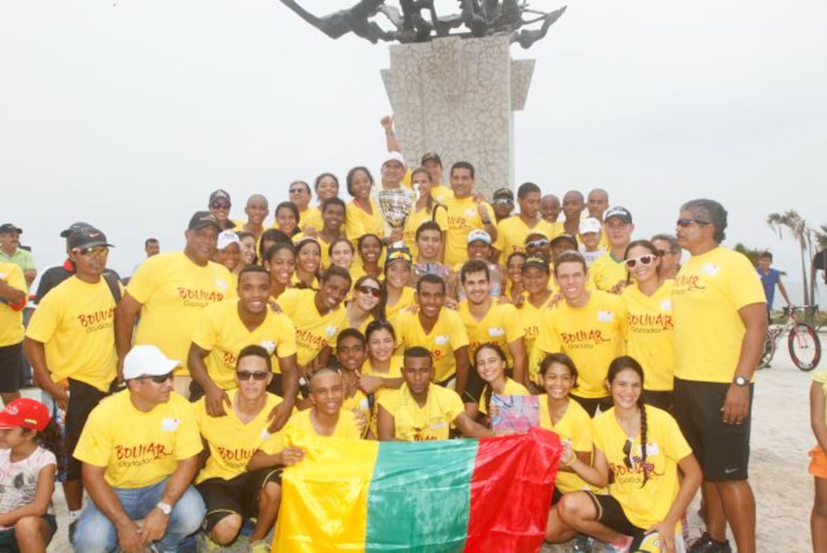 Bolívar celebró su victoria en el Interligas de Patinaje. JULIO CASTAÑO-EL UNIVERSAL