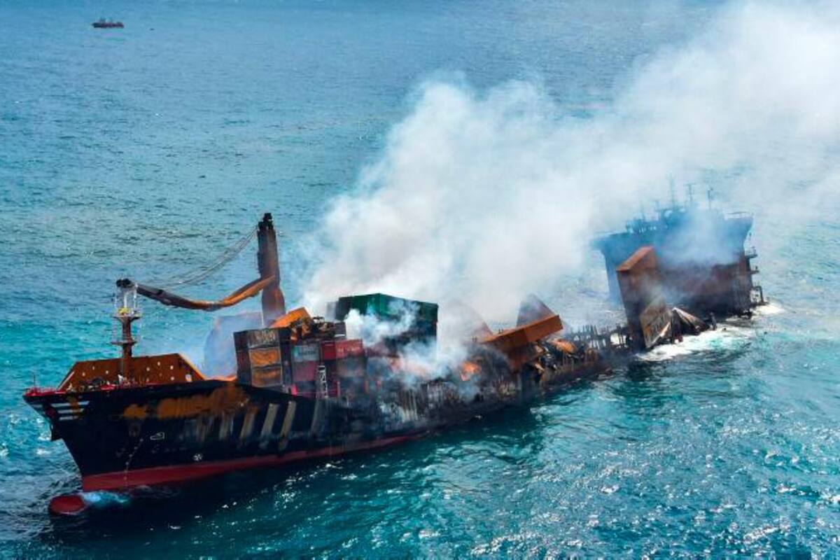 Buque incendiado frente a Sri Lanka se hunde lleno de combustible