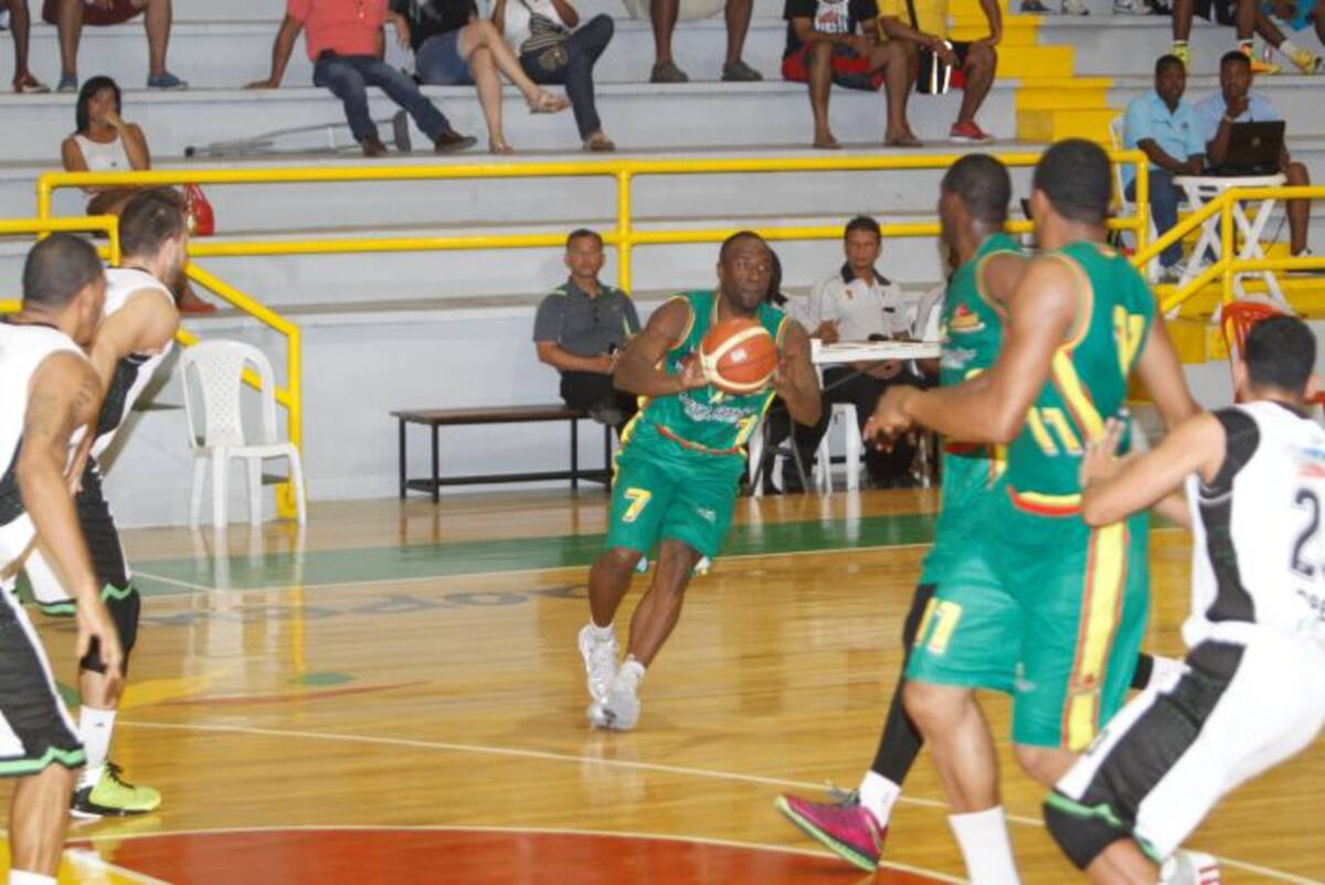 Lamar Dijon Jackson fue la figura de Marinos anoche con 28 puntos anotados. Julio Castaño-El Universal